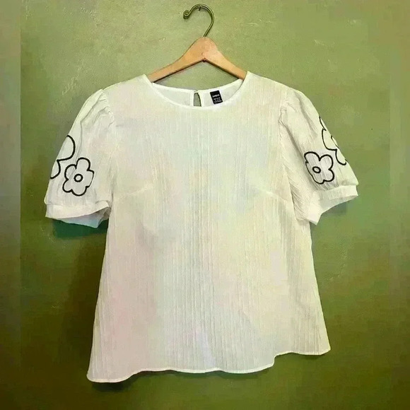 Tops - White Puff Sleeve Blouse with Black Embroidered Flowers, Size XL